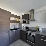 Apartamento T2 Avec Balcon, A 100m De La Et Proche Des Commerces A - Fr-1-364-93 *
