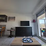 T2 Avec Balcon, A 100m De La Et Proche Des Commerces A - Fr-1-364-93 Apartamento