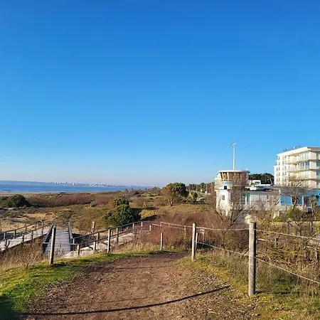 Appartement T2 Avec Balcon, A 100m De La Et Proche Des Commerces A