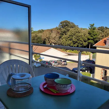 T2 Avec Balcon, A 100m De La Et Proche Des Commerces A *