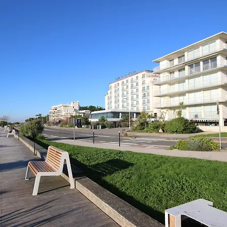 T2 Avec Balcon, A 100m De La Et Proche Des Commerces A * Saint-Brévin-les-Pins