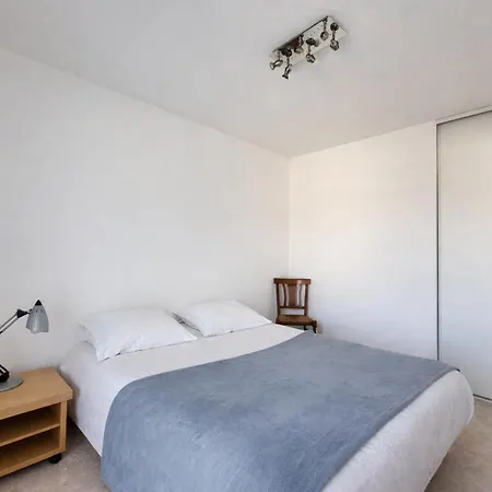 T2 Avec Balcon, A 100m De La Et Proche Des Commerces A - Fr-1-364-93 아파트