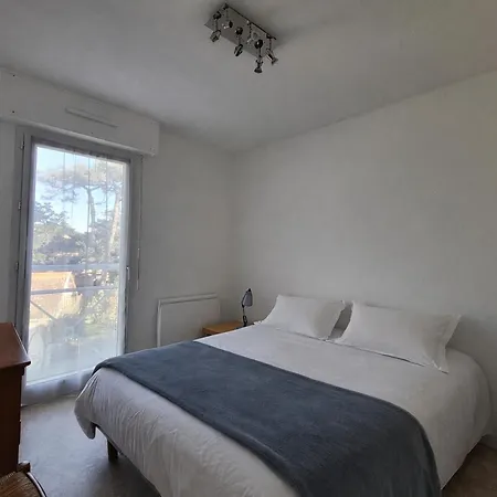 T2 Avec Balcon, A 100m De La Et Proche Des Commerces A - Fr-1-364-93