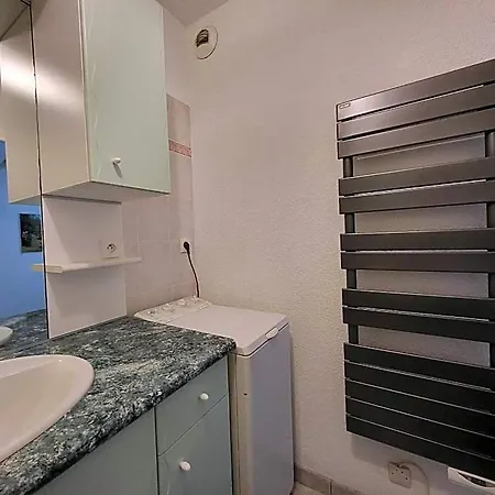 T2 Avec Balcon, à 100m De La Et Proche Des Commerces à - Fr-1-364-93 Appartement *