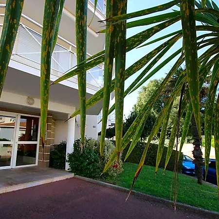 Appartement T2 Avec Balcon, à 100m De La Et Proche Des Commerces à - Fr-1-364-93