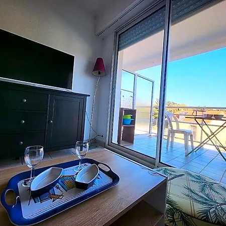 Appartement T2 Avec Balcon, à 100m De La Et Proche Des Commerces à - Fr-1-364-93 *