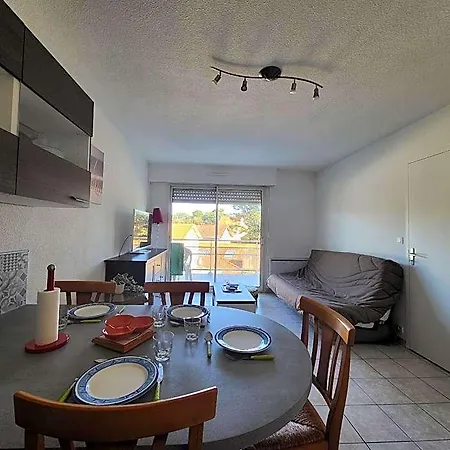 T2 Avec Balcon, à 100m De La Et Proche Des Commerces à - Fr-1-364-93 Appartement