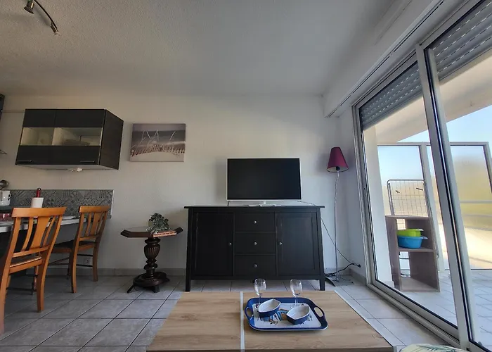 T2 Avec Balcon, A 100m De La Et Proche Des Commerces A - Fr-1-364-93 아파트