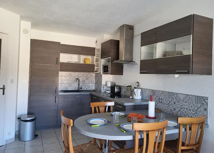 T2 Avec Balcon, A 100m De La Et Proche Des Commerces A - Fr-1-364-93 아파트 *